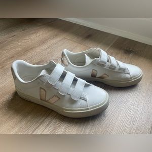 Veja Recife size US 8.5/EU 39